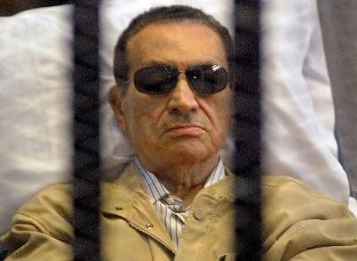 อียิปต์จะเปิดการพิจารณาคดีใหม่ต่ออดีตประธานาธิบดี ฮอสนี มูบารัค - ảnh 1
