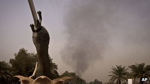 เกิดเหตุระเบิดและการโจมตีใส่สำนักงานต่างๆของรัฐบาลอิรัก - ảnh 1