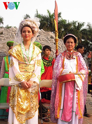 เทศกาลแห่งประเพณีการเลือกคู่ของหมู่บ้าน Đường Yên กรุงฮานอย - ảnh 4