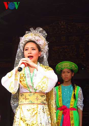 เทศกาลแห่งประเพณีการเลือกคู่ของหมู่บ้าน Đường Yên กรุงฮานอย - ảnh 6