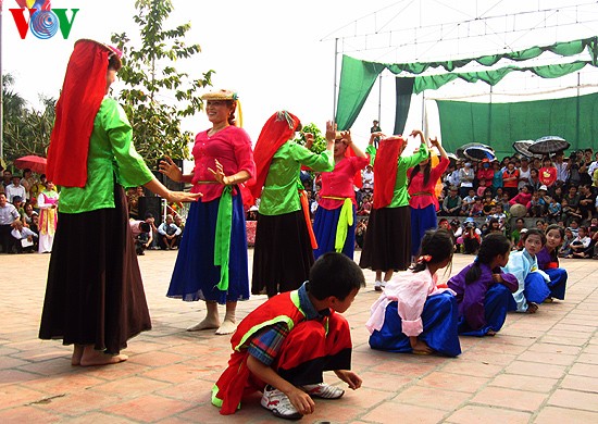 เทศกาลแห่งประเพณีการเลือกคู่ของหมู่บ้าน Đường Yên กรุงฮานอย - ảnh 8