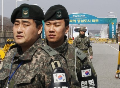 สหรัฐและสาธารณรัฐเกาหลีลงนามในแผนการรับมือกับปฏิบัติการท้าทายของสาธารณรัฐประชาธิปไตยประชาชนเกาหลี - ảnh 1