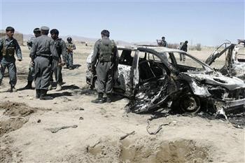 ตำรวจและชาวอัฟกานิสถานเสียชีวิตจากการโจมตีทางอากาศของนาโต้ - ảnh 1
