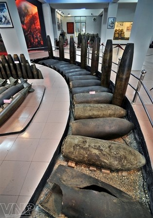 การจัดแสดงกับระเบิด ณ พิพิธภัณฑ์ทหารช่างในกรุงฮานอย - ảnh 10