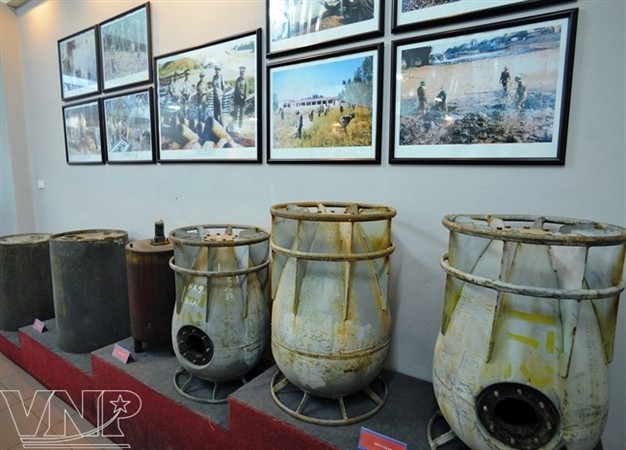 การจัดแสดงกับระเบิด ณ พิพิธภัณฑ์ทหารช่างในกรุงฮานอย - ảnh 9