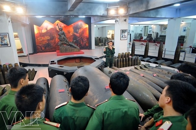 การจัดแสดงกับระเบิด ณ พิพิธภัณฑ์ทหารช่างในกรุงฮานอย - ảnh 11