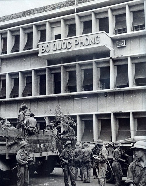 วินาทีแห่งประวัติศาสตร์ในวันปลดปล่อยภาคใต้เวียดนาม 30 เมษายน ปี 1975 - ảnh 4