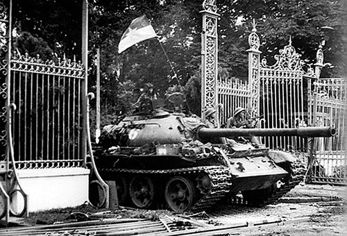 วินาทีแห่งประวัติศาสตร์ในวันปลดปล่อยภาคใต้เวียดนาม 30 เมษายน ปี 1975 - ảnh 8