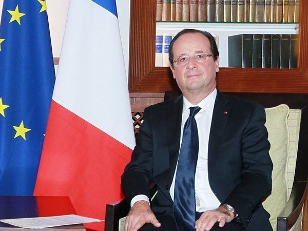 ประธานาธิบดีฝรั่งเศสให้คำมั่นที่จะฟื้นฟูเศราฐกิจในวาระครบรอบ 2 ปีของการดำรงตำแหน่ง - ảnh 1