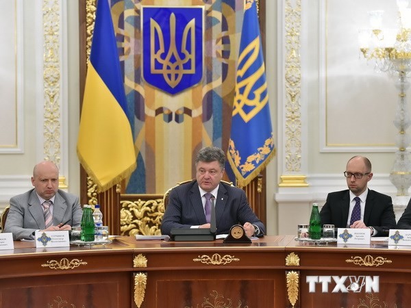 ประธานาธิบดียูเครนให้คำมั่นที่จะหยุดยิงโดยฝ่ายเดียว - ảnh 1