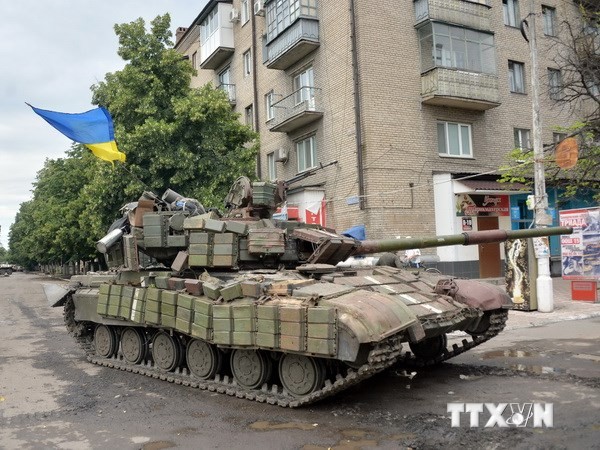 ประธานาธิบดียูเครนให้คำมั่นว่า จะใช้ความอดกลั้นในการดำเนินปฏิบัติการทางทหาร - ảnh 1