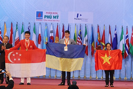 เวียดนามคว้า 2 เหรียญทองและ 2 เหรียญเงินในการแข่งขันเคมีโอลิมปิกระหว่างประเทศ ครั้งที่ 46 ปี 2014 - ảnh 1