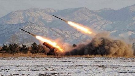 สาธารณรัฐประชาธิปไตยประชาชนเกาหลีทำการทดลงยิงขีปนาวุธพิสัยใกล้ 4 ลูก - ảnh 1