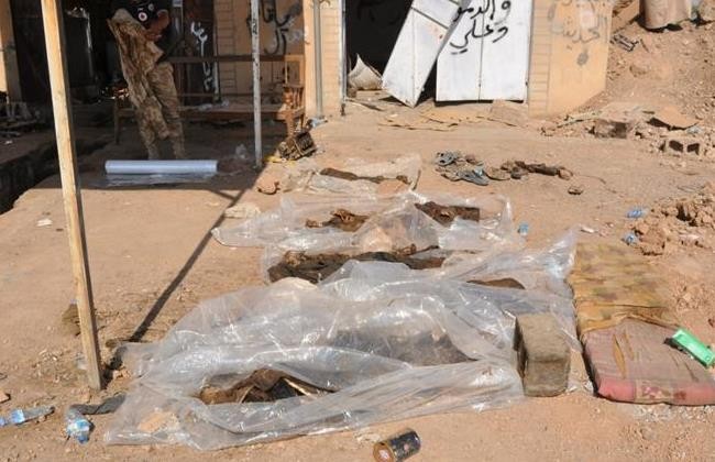 อิรักพบ 35 ศพในหลุมฝังศพในเมืองที่เคยอยู่ภายใต้การควบคุมของกลุ่มกบฎ - ảnh 1