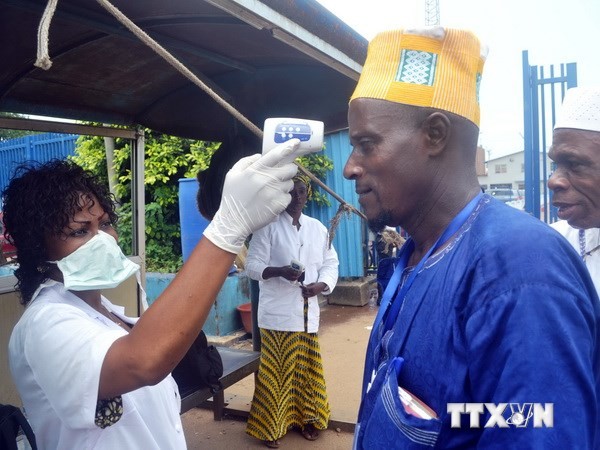 ประธานาธิบดีสหรัฐให้คำมั่นที่จะป้องกันการแพร่ระบาดของเชื้ออีโบลา - ảnh 1