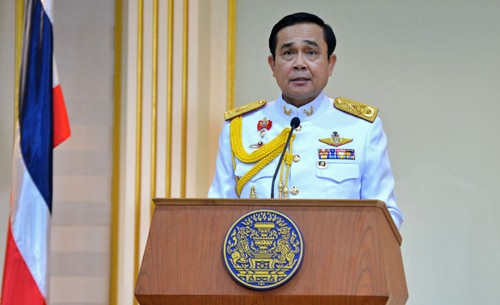 นายกรัฐมนตรีไทยปฏิเสธการยกเลิกกฎอัยการศึก - ảnh 1