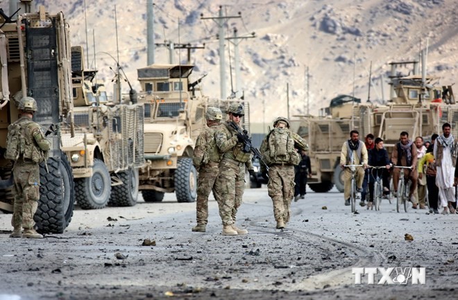 กองทัพสหรัฐและอังกฤษเสร็จสิ้นการปฏิบัติหน้าที่ในอัฟกานิสถาน - ảnh 1