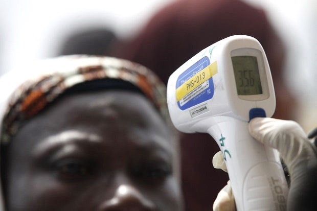 องค์การอนามัยโลกพยากรณ์ว่า ผู้ติดเชื้อไวรัสอีโบลารายใหม่จะลดลงอย่างรวดเร็วในต้นปีหน้า - ảnh 1