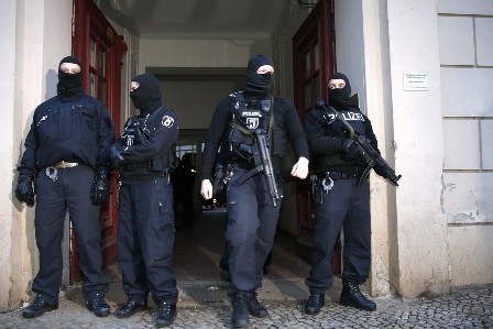 เยอรมนีจับกุมตัวผู้ต้องส่งสัยก่อการร้ายอีก 2 คน - ảnh 1