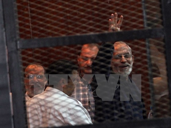 ศาลอียิปต์ยกเลิกโทษประหารชีวิตต่อแกนนำองค์การภารดรภาพมุสลิม - ảnh 1