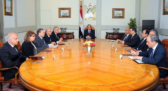 อียิปต์ปรับคณะรัฐมนตรี - ảnh 1