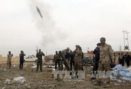 พันธมิตรนานาชาติทำการโจมตีทางอากาศใส่เป้าหมายของกลุ่มไอเอสในเมือง Tikrit เป็นครั้งแรก - ảnh 1