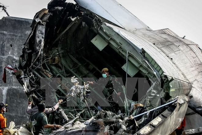ประธานาธิบดีอินโดนีเซียสั่งให้ตรวจสอบยุทโธปกรณ์ทางทหารหลังเกิดเหตุเครื่องบินตก - ảnh 1