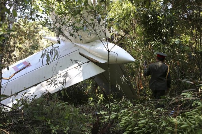 ลาวพบเครื่องบินทหารที่ประสบอุบัติเหตุตก - ảnh 1