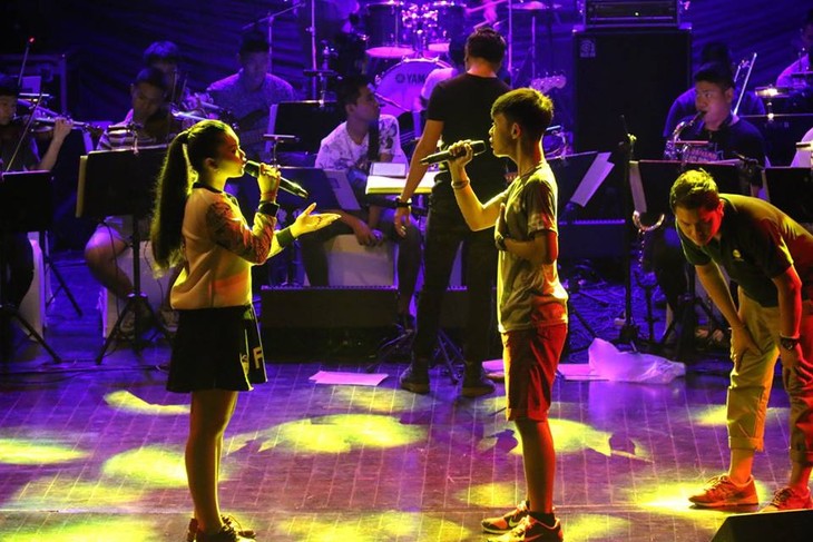 การแสดงดนตรีโดยวงร่วมสมัยบิ๊กแบนด์ของไทยในกรุงฮานอย - ảnh 6