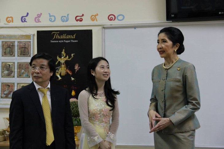 รูปแบบความร่วมมือด้านการศึกษาระหว่างเวียดนามกับไทย ณ มหาวิทยาลัยฮานอย - ảnh 1