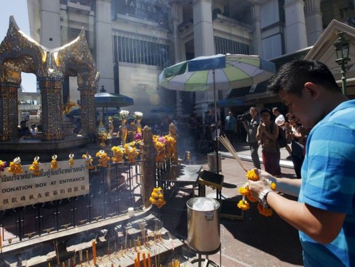 ตำรวจมาเลเซียส่งภาพผู้ต้องสงสัยก่อเหตุระเบิดในกรุงเทพฯให้แก่ฝ่ายไทย - ảnh 1