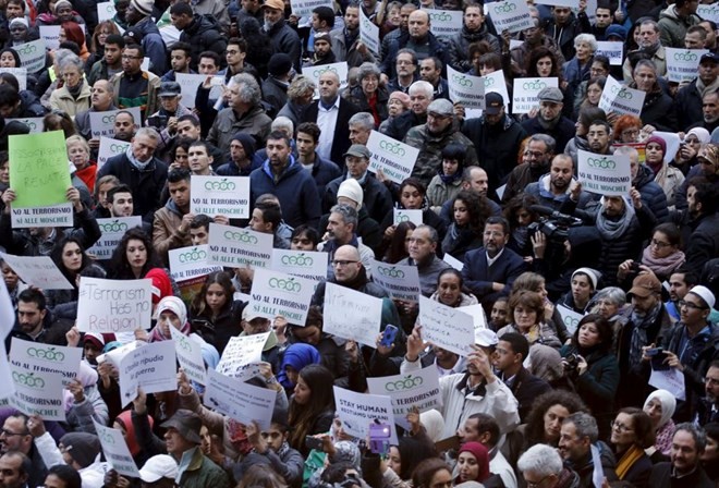 ชมรมชาวมุสลิมในอิตาลีทำการชุมนุมเพื่อต่อต้านการก่อการร้าย - ảnh 1