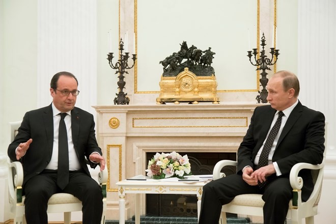 ประธานาธิบดีฝรั่งเศสและรัสเซียเห็นพ้องกันที่จะผลักดันการต่อต้านการก่อการร้าย - ảnh 1