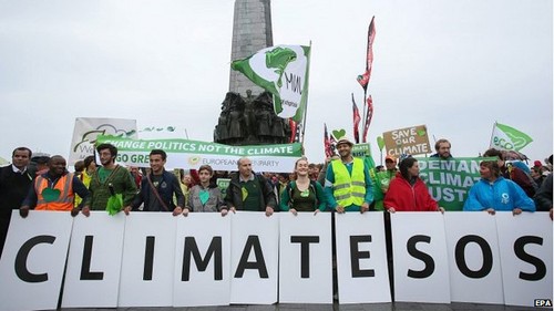 ประชาชนหลายประเทศทำการชุมนุมต่อต้านการเปลี่ยนแปลงของสภาพภูมิอากาศ - ảnh 1