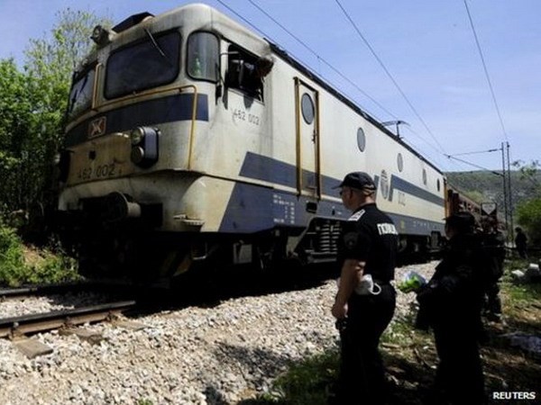 มีผู้เสียชีวิตและได้รับบาดเจ็บ 120 คนจากอุบัติเหตุรถไฟโดยสารสองขบวนชนกันในเยอรมนี - ảnh 1