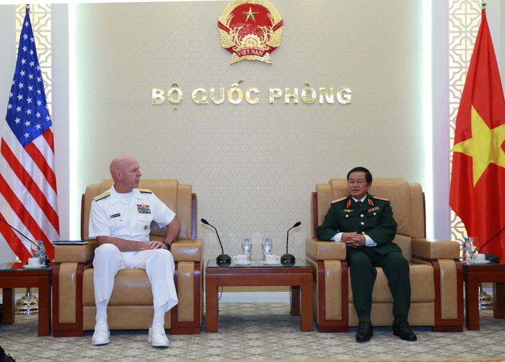 เสนาธิการใหญ่กองทัพประชาชนเวียดนามให้การต้อนรับผู้บัญชาการกองทัพเรือภาคพื้นแปซิฟิกของสหรัฐ - ảnh 1