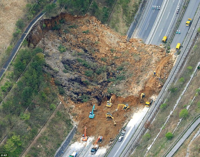 จำนวนผู้เสียชีวิตจากเหตุแผ่นดินไหวในญี่ปุ่นเพิ่มขึ้นเป็นกว่า 40 คน - ảnh 1