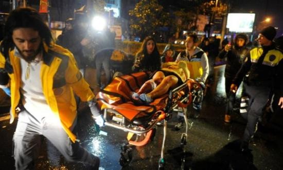 มีผู้เสียชีวิตอย่างน้อย 35 คนจากการโจมตีก่อการร้ายในประเทศตุรกี - ảnh 1