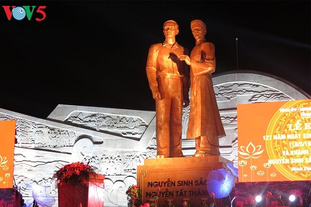 กิจกรรมรำลึกครบรอบ 127ปีวันคล้ายวันเกิดของประธานโฮจิมินห์ - ảnh 1
