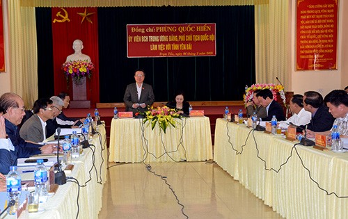 Wakil Ketua MN Vietnam, Phung Quoc Hien: Provinsi Yen Bai perlu mengembangkan keunggulan yang dimilikinya dalam perkembangan ekonomi  - ảnh 1