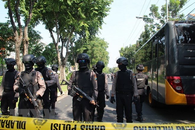 อินโดนีเซียเพิ่มความเข้มงวดในการรักษาความมั่นคงเพื่อรับมือกับภัยคุกคามจากการก่อการร้าย - ảnh 1