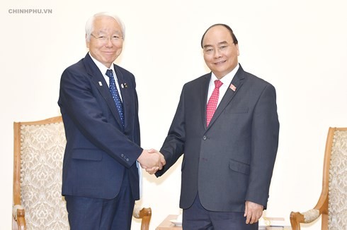นายกรัฐมนตรีเหงวียนซวนฟุกให้การต้อนรับคณะผู้บริหารจังหวัดเฮียวโงะ ประเทศญี่ปุ่น - ảnh 1