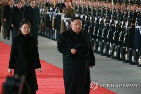 ผู้นำสาธารณรัฐประชาธิปไตยประชาชนเกาหลีเยือนประเทศจีน - ảnh 1