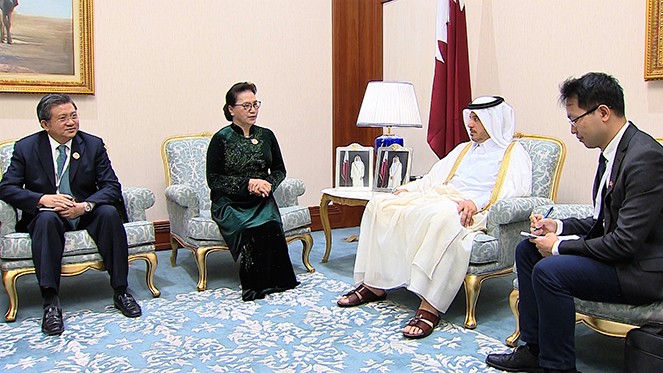ประธานสภาแห่งชาติเหงวียนถิกิมเงินพบปะกับนายกรัฐมนตรีกาตาร์ Abdullah bin Nasser bin Khalifa Al Thani - ảnh 1