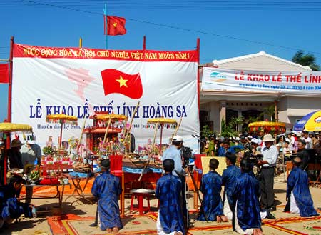 อำเภอเกาะลี้เซินจัดพิธี Khao lề thế ทหารหว่างซา - ảnh 1