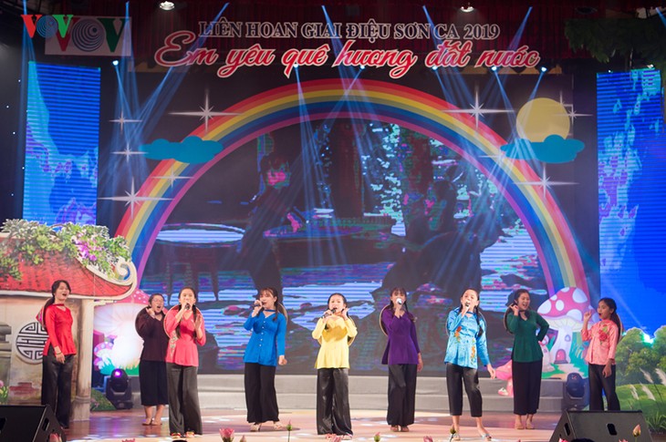 งานมหกรรมการร้องเพลงสำหรับเด็ก – กิจกรรมที่เป็นประโยชน์ด้านดนตรีสำหรับเด็ก - ảnh 2