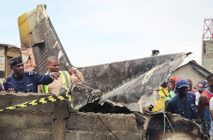 เกิดเหตุเครื่องบินตกในสาธารณรัฐคองโก - ảnh 1