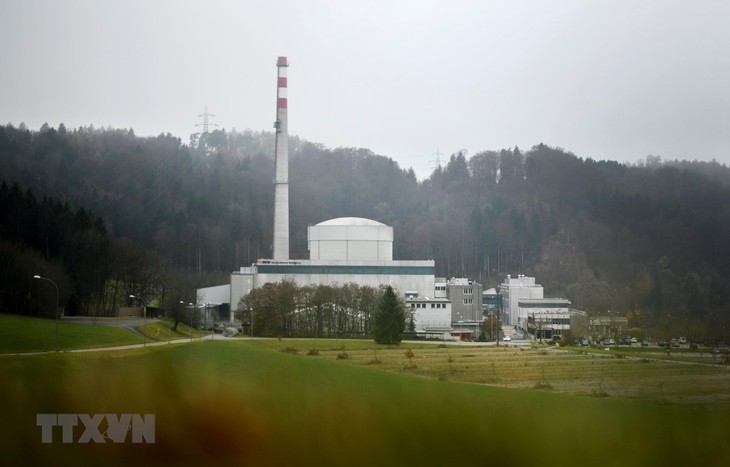 สวิสเซอร์แลนด์ปิดโรงไฟฟ้านิวเคลียร์แห่งแรก - ảnh 1