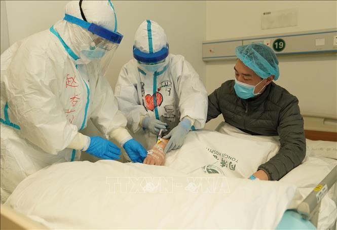 มีผู้เสียชีวิตอีก 118คนและผู้ติดเชื้อไวรัสโควิด-19 อีก 889 รายในประเทศจีน - ảnh 1
