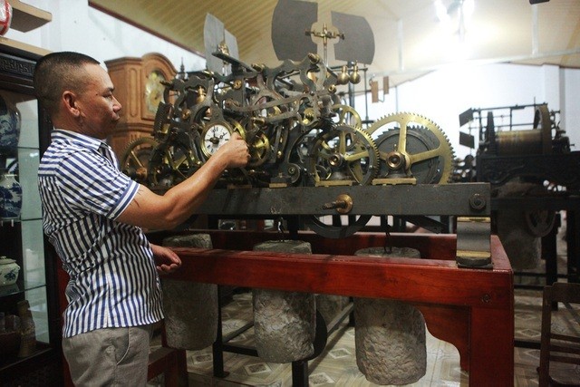 ผู้ที่สะสมนาฬิกาโบสถ์ยุโรปโบราณมากที่สุดในเวียดนาม - ảnh 1